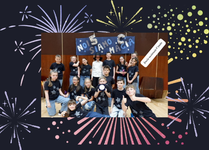 Foto di gruppo della premiazione con sfondo per copertina
