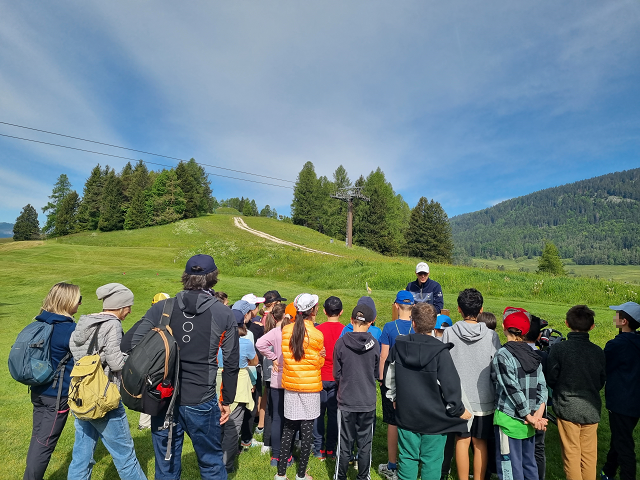 Gruppo di studenti in un campo di Golf